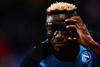 Victor Osimhen, el goleador enmascarado de un Nápoli que está cada vez más cerca del tercer Scudetto