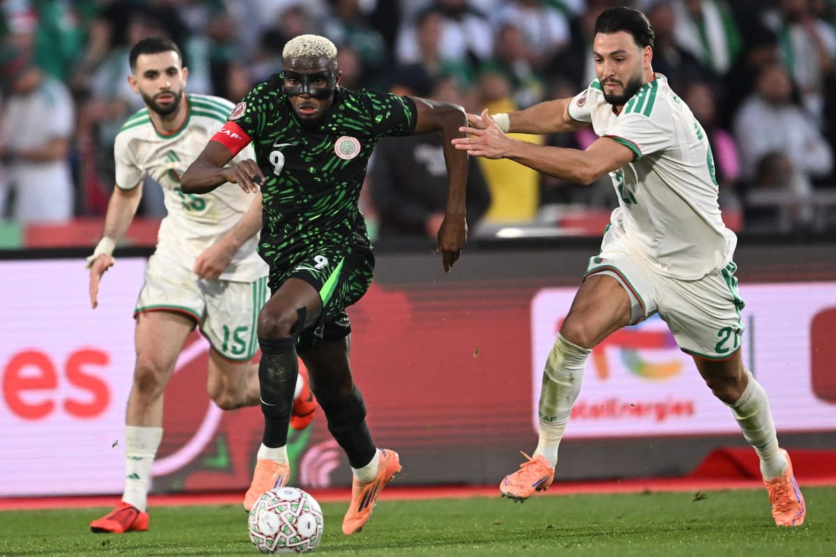 Victor Osimhen, imparable para los argelinos; el delantero de Galatasaray, ex de Napoli, hizo un gol y una asistencia para el 2-0 de Nigeria por la Copa Africana de Naciones.