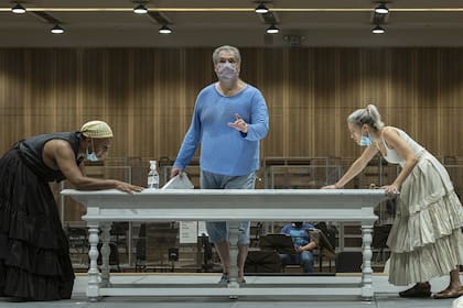 Víctor Torres en el ensayo de Altri Canti, de Monteverdi, para la versión que se verá en julio en el Colón; el Teatro dio a conocer las nuevas fechas de los conciertos, óperas y ballet