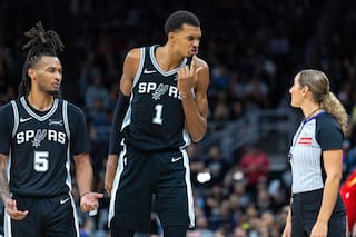 Thompson bloquea tiro de Wembanyama en el último segundo y Rockets vencen 114-110 a Spurs