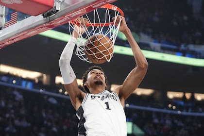 Victor Wembanyama y una volcada para los Spurs en esta temporada