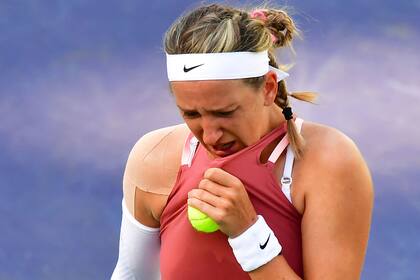 Victoria Azarenka, muy angustiada durante su partido en Indian Wells.