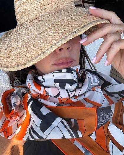 Victoria Beckham con las uñas princesa en 2025