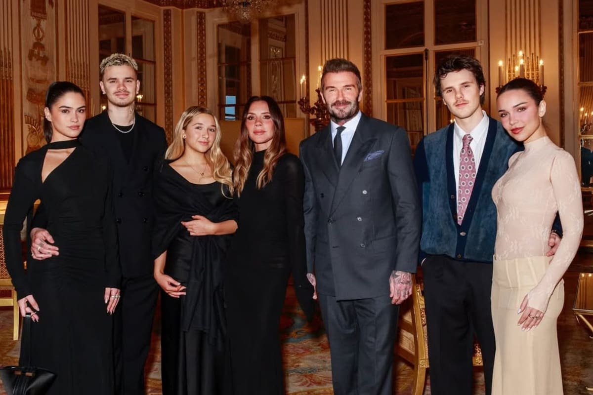 Victoria Beckham recibió un importante reconocimiento en París en plena interna familiar