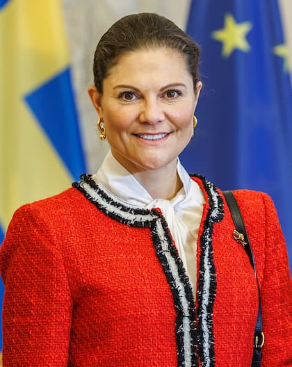 Victoria de Suecia, de 46 años, es la heredera al trono sueco desde 1980 y la más experimentada entre las futuras reinas europeas. En la imagen, durante una visita al presidente alemán Frank-Walter Steinmeier, en noviembre de 2025
