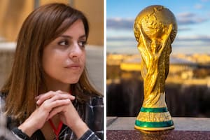 Victoria Donda junto a la Copa del Mundo
