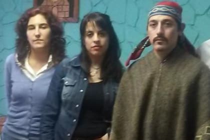 Victoria Donda y Facundo Jones Huala en una cárcel de Esquel (Twitter)