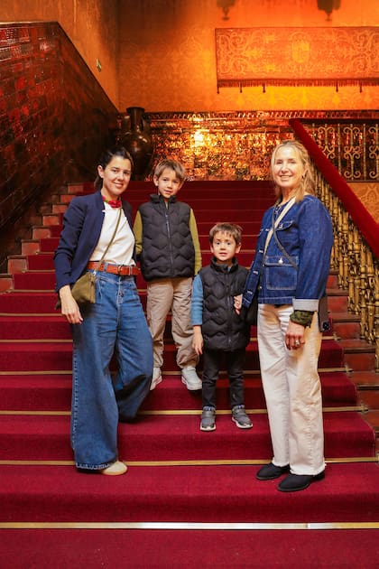 Victoria Erausquin de Paz, Denise Furlong y Celedonio y Aitor Paz