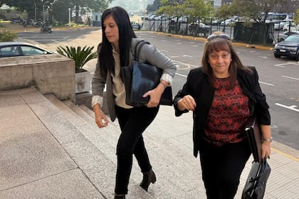 Victoria María José Cancio y Graciela Molina llegan a los tribunales de Comodoro Py para declarar en la causa por el préstamo que le hicieron a Manuel Adorni