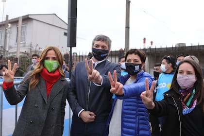 Victoria Tolosa Paz, Máximo Kirchner y Mayra Mendoza protagonizaron el cierre de la campaña oficial en Quilmes