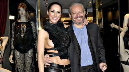 Victoria Vannucci junto a su marido Matías Garfunkel en la apertura del local, en abril de 2015