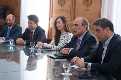 Victoria Villarruel, Nicolás Posse y Guillermo Francos, durante una reunión
