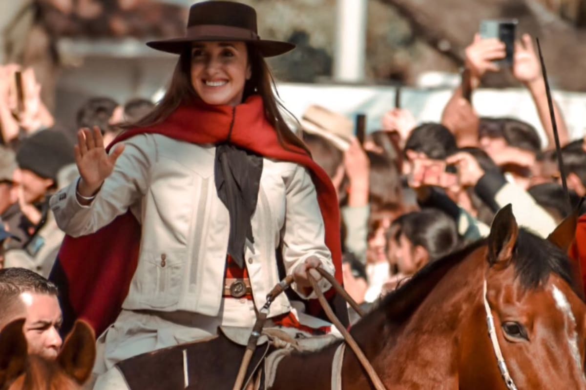 Victoria Villarruel participó del homenaje al General Güemes y generó un revuelo en las redes sociales por su vestimenta a la usanza gaucha