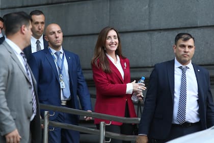 Victoria Villarruel se retira de la reunión con Cristina Kirchner