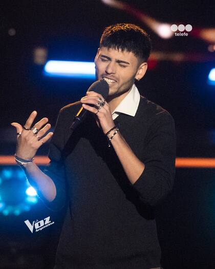 Victorio sorprendió con su potente versión de “Zamba de amor en vuelo” (Foto: Instagram @lavozargentina)