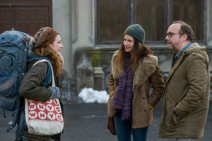 Sadie (Kayli Carter), Rachel (Hahn) y Richard (Giamatti), un trío entre la familia, el amor y la madurez que no llega para ninguno