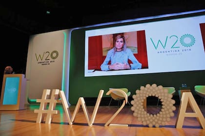Videoconferencia de la Reina Máxima en la cumbre del W20
