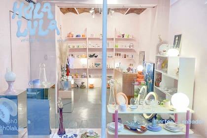 Vidriera del local, en la Av. Santa Fe 2729.