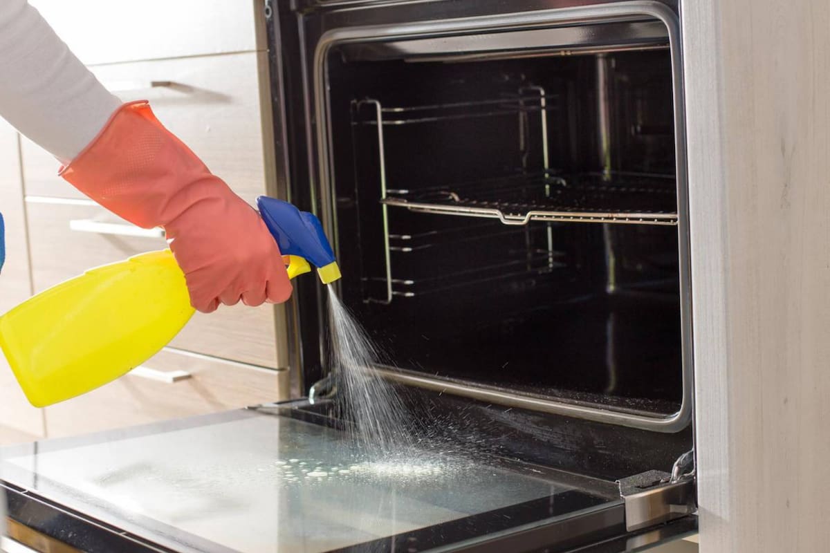 Vidrio transparente, cocina eficiente: mejora el rendimiento de tu horno con una limpieza adecuada