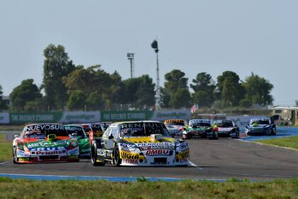 Facundo Ardusso, ganador en la apertura en Viedma y el puntero del campeonato; "el automovilismo no es un hobby, como muchos piensan: es un deporte del que vive muchísima gente", comentó el parejense
