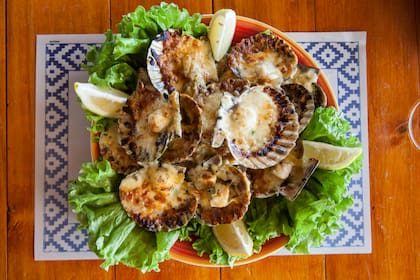 Vieiras gratinadas en La Covacha.