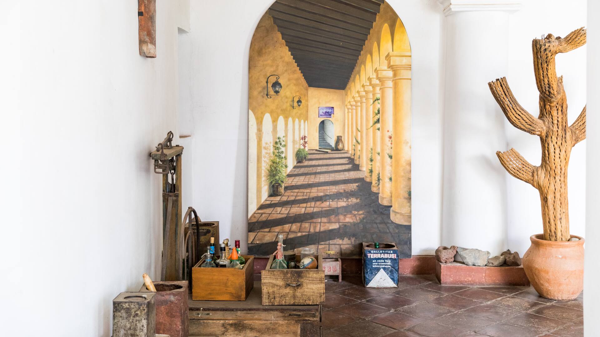 Ramiro Trunsky, bisnieto del libanés Pedro Lavaque, y Paola Marcon llevan adelante el multiespacio que reúne buen descanso, arte y artesanía de calidad, y exquisita gastronomía.