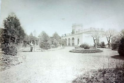 Viejas fotos de La Chica que aparecieron en un basural de San Antonio de Areco
