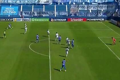 Viene el centro, vendrá el gol de Godoy Cruz... en offside