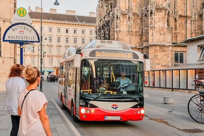 La mitad de sus habitantes en Viena tienen abono de transporte