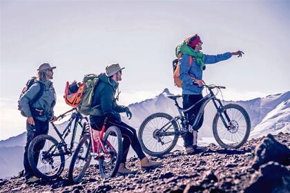 Viento, frío y una pendiente pronunciada en las laderas del gran volcán Maipo