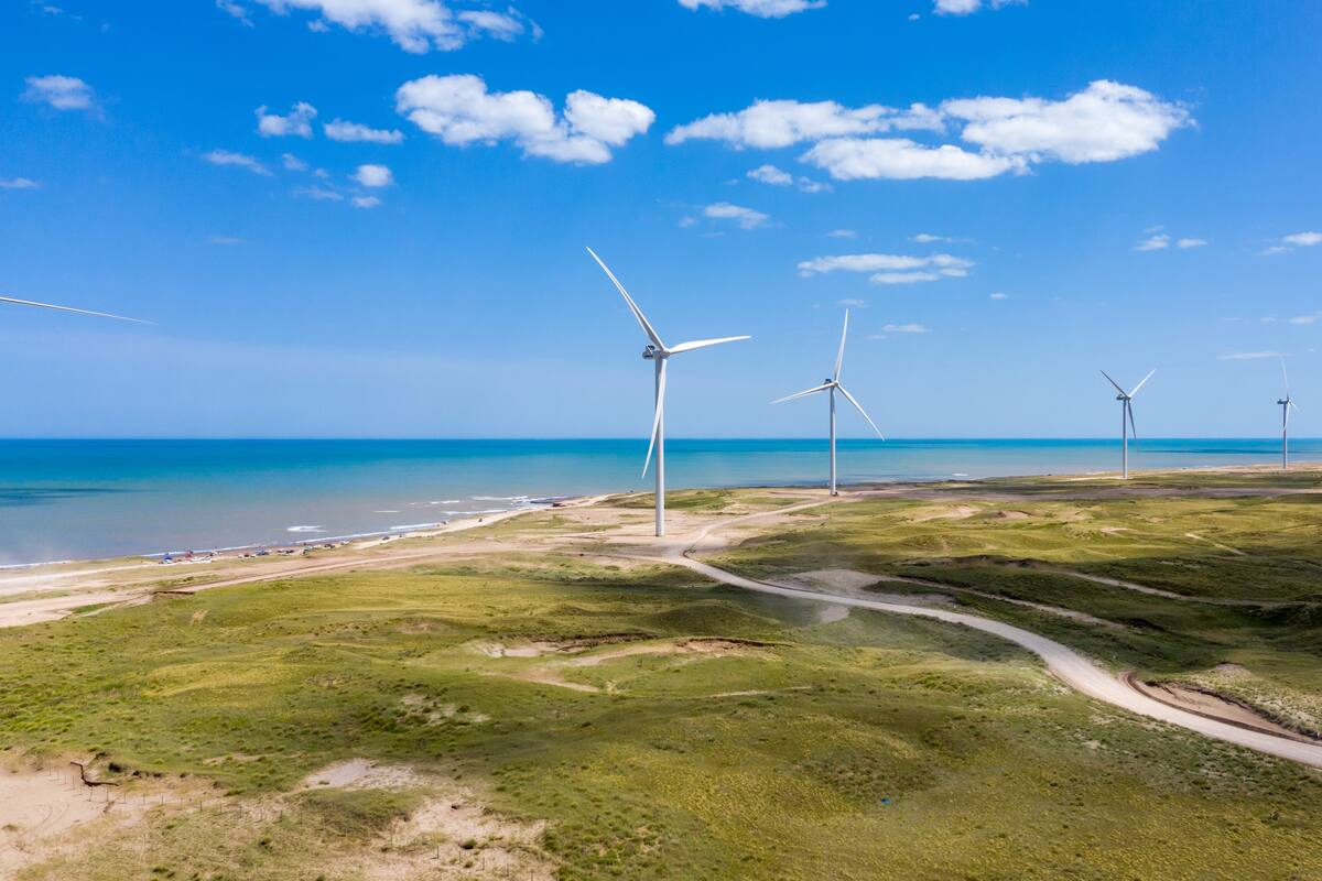 Vientos de Necochea (38MW), ubicado en la zona de Punta Negra, Necochea, Provincia de Buenos Aires