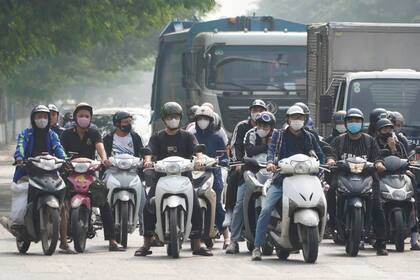 Vietnam prohibirá motocicletas de combustibles fósiles en el centro de Hanói por la contaminación