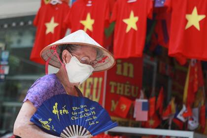 Vietnam registró su primera muerte por covid-19 hoy después de haber recibido aplausos en todo el mundo por su respuesta ante la pandemia