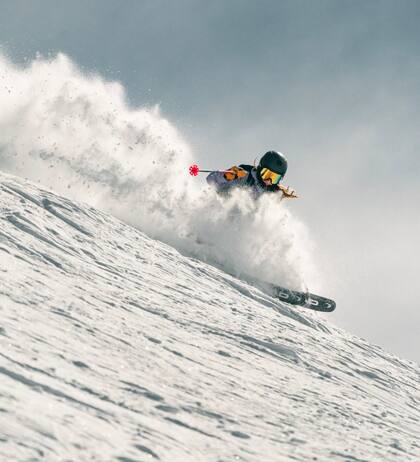 Vietti compite en el freeride, una variante del esquí y del snowboard que se practica fuera de pista y sobre nieve que no fue trabajada