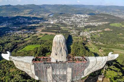 View of a Christ statue being built in Encantado, Rio Grande do Sul state, Brazil, on April 09, 2021. - The Christ the Protector statue under construction in Encantado will be larger than Rio de Janeiro's Christ the Redeemer and the third-largest in the world. (Photo by SILVIO AVILA / AFP)