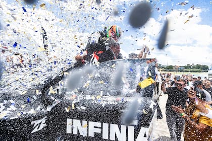 Vigencia intacta: A los 41 años y casi dos décadas después de su primera consagración, Rossi logró su sexto campeonato y confirmó su lugar entre los grandes del automovilismo argentino.