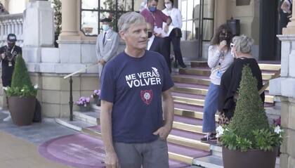 Viggo Mortensen con una remera de "Me verás volver", de San Lorenzo.