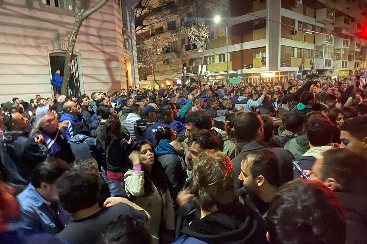 Vigilia en el domicilio de Cristina Kirchner