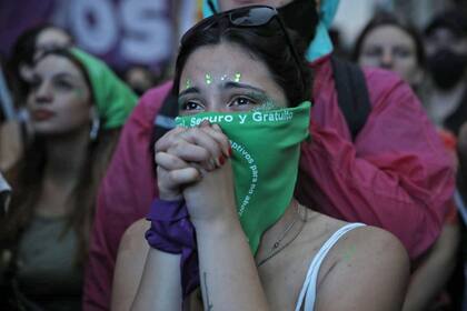 Vigilia en los alrededores del congreso mientras se define la votación