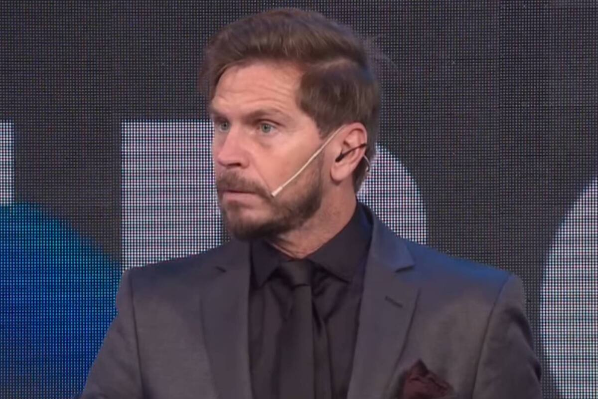 Vignolo cruzó a Cascini y avsió: "F90 ya está lleno"