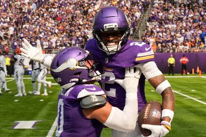 Vikings aplastan 48-10 a los Bengals en el debut de Wentz con dos TD defensivos de Isaiah Rodgers