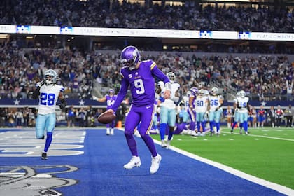 Vikings dañan gravemente las esperanzas de playoffs de Cowboys al vencer a Dallas 34-26