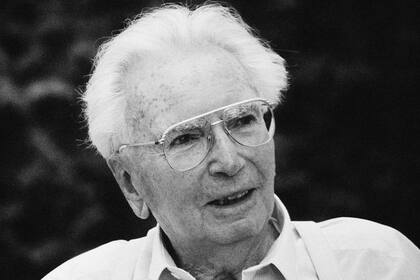 Viktor Frankl fue uno de los grandes psicoterapeutas vieneses. Apeló a su experiencia como prisionero en los campos de concentración alemanes durante la Segunda Guerra Mundial para escribir su obra.