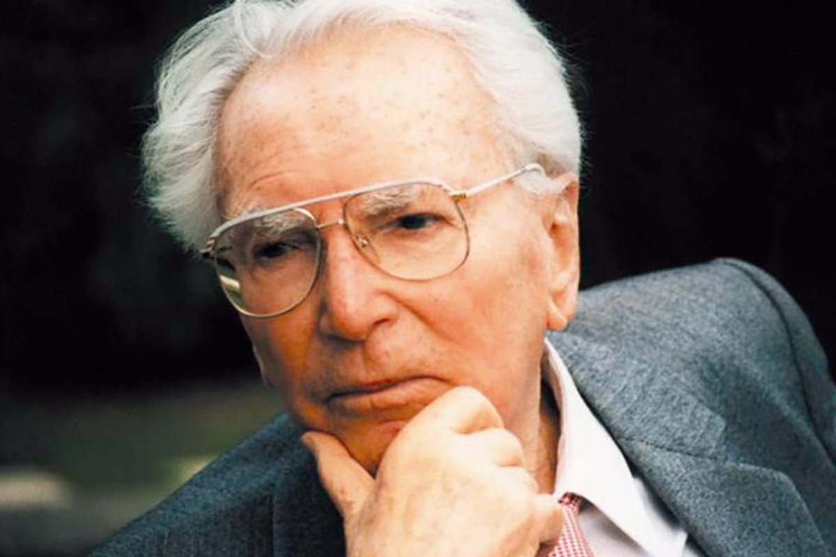 Viktor Frankl, neurólogo, psiquiatra y filósofo austríaco, sobrevivió a varios campos de concentración nazis, incluido Auschwitz