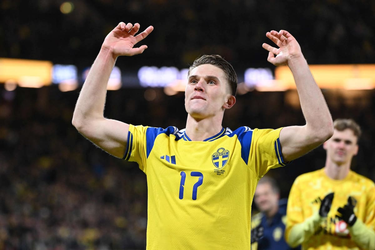 Viktor Gyokeres celebra la clasificación: anotó el gol decisivo en el partido contra Polonia en un final electrizante