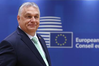 Viktor Orban a su llegada a una cumbre de la UE en Bruselas, donde suele desplegar su táctica de bloqueos y vetos