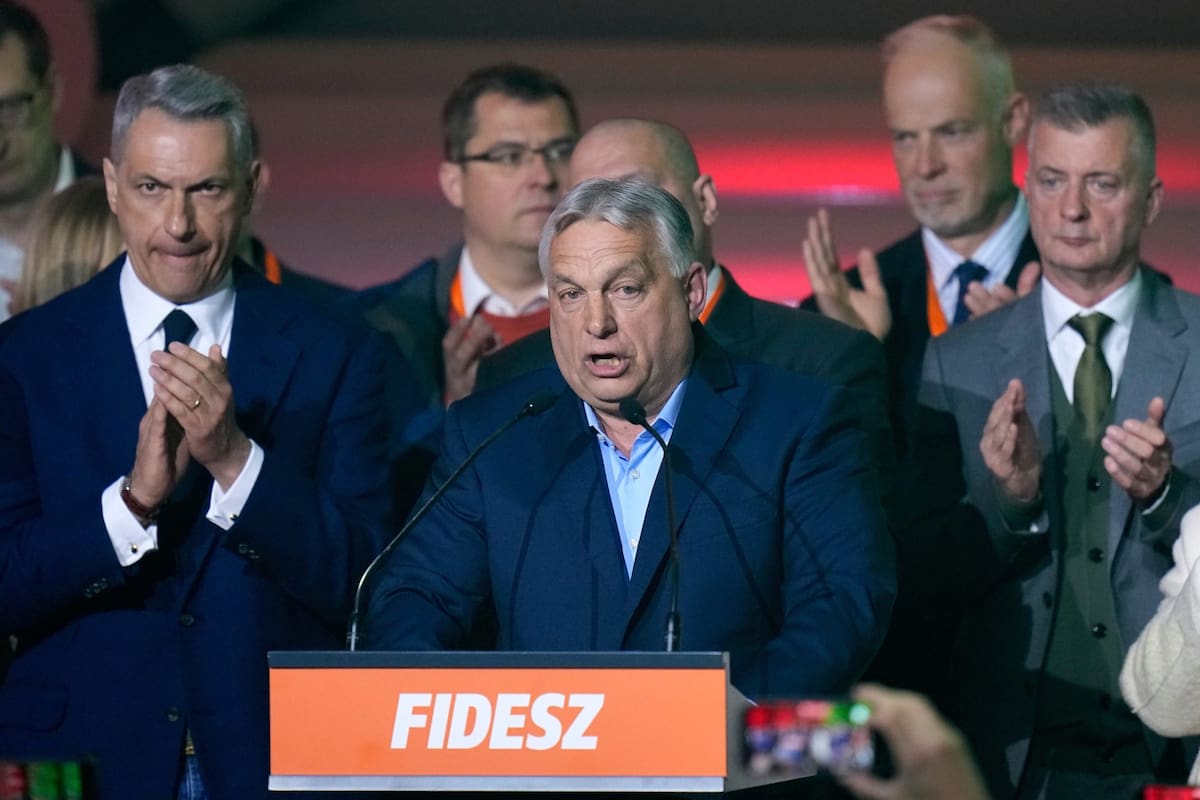 Viktor Orban se dirige al Parlamento tras su derrota del 12 de abril de 2026