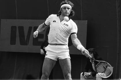 Vilas, en los años 80, con un look distinto a cuando ganó Roland Garros y el US Open