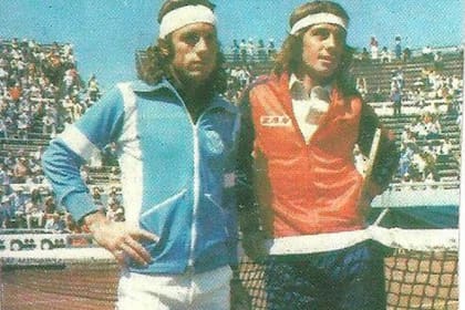 Vilas y Hans Gildemeister, durante la serie de Copa Davis disputada en Santiago, en 1978; allí el chileno derrotó por primera vez al argentino