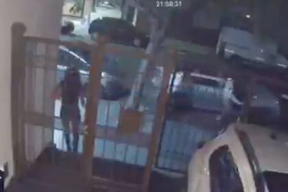 Villa Crespo: asaltaron a dos mujeres y arrastraron a una de ellas para robarle la mochila